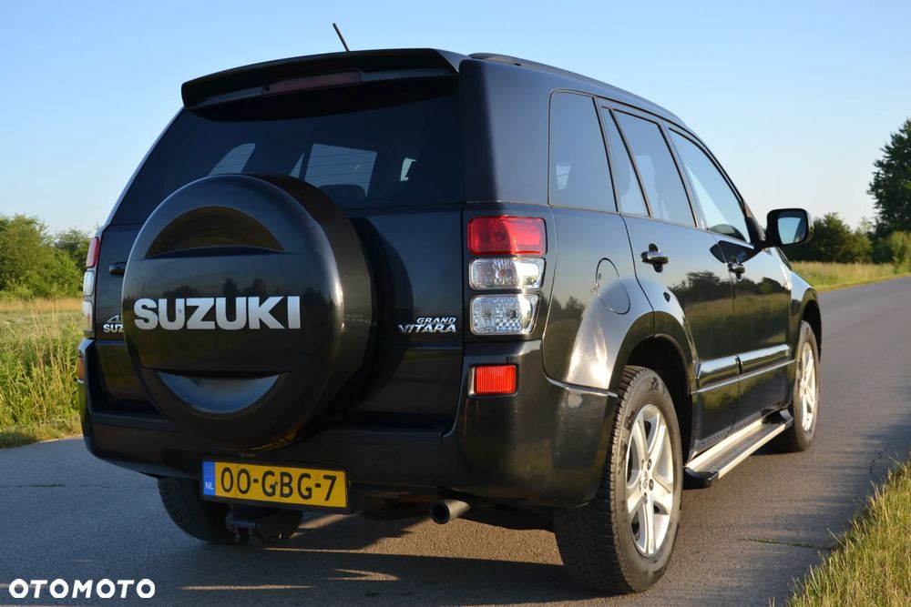 Suzuki Grand Vitara 2.0 De luxe - 25