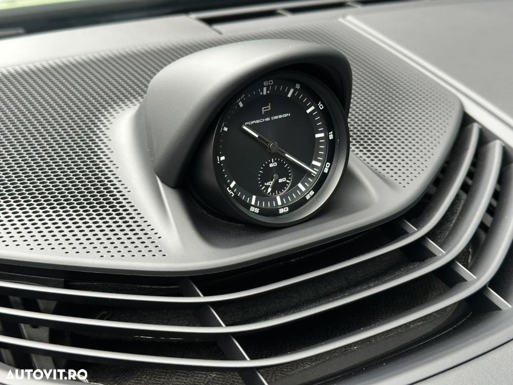 Porsche Taycan - 15