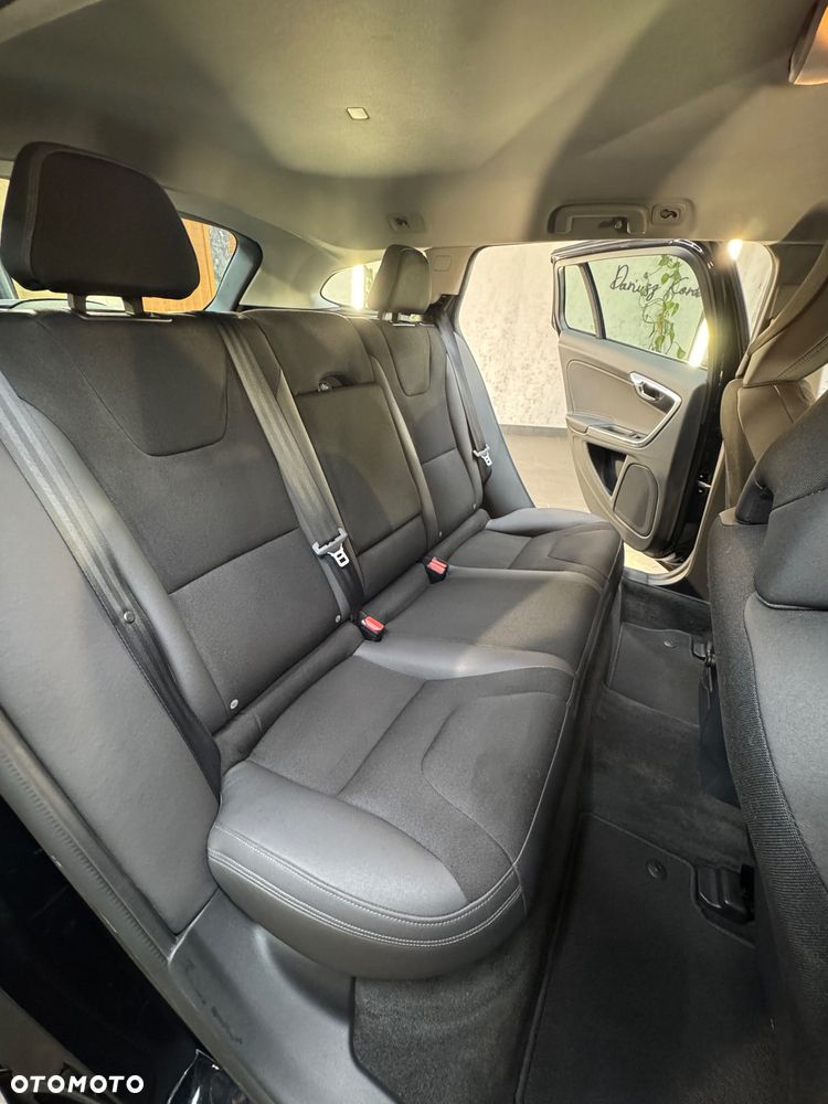 Volvo V60 D4 Momentum - 30