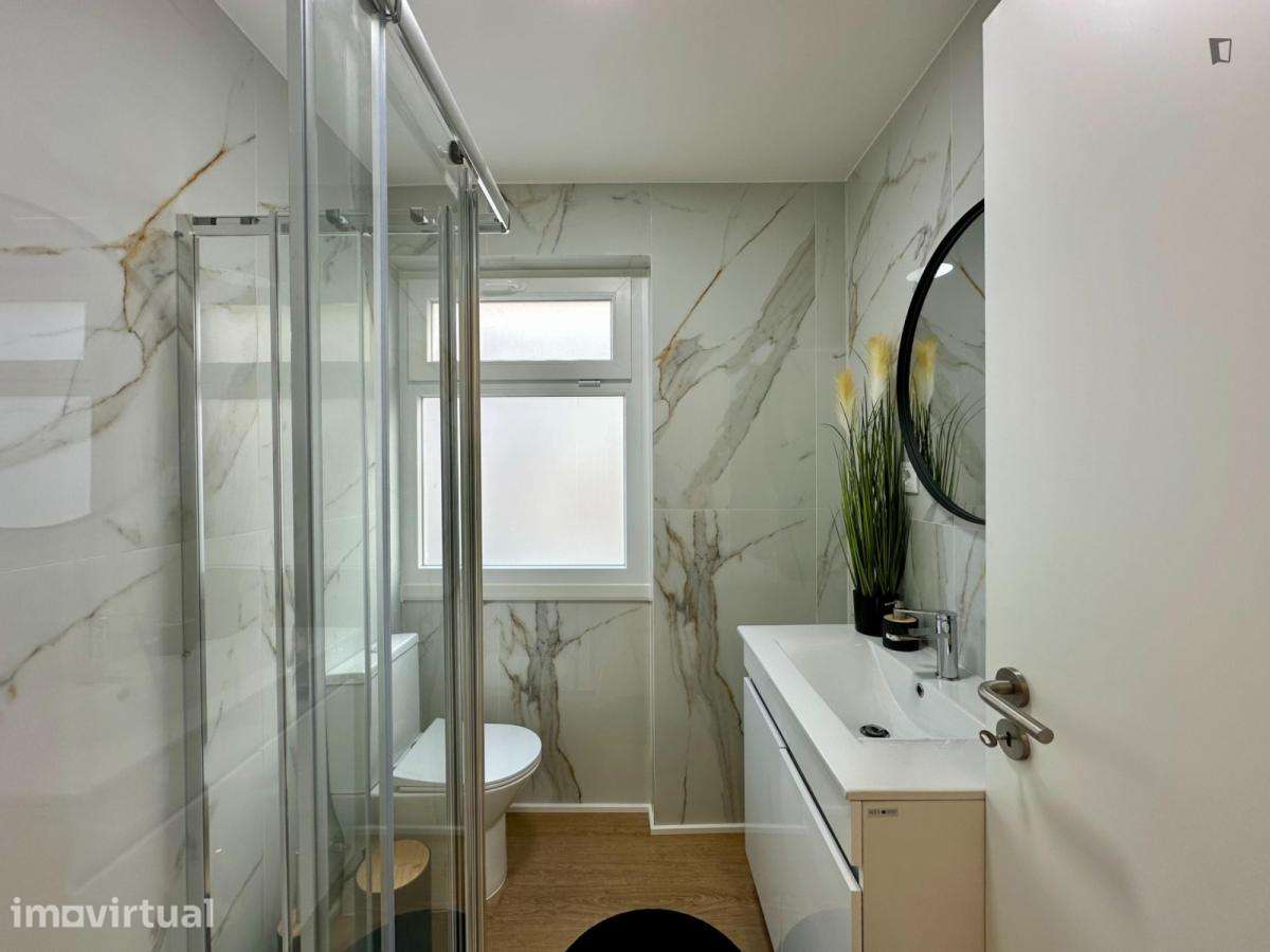 Quarto - localizado em Almada Lisbon - Grande imagem: 3/5
