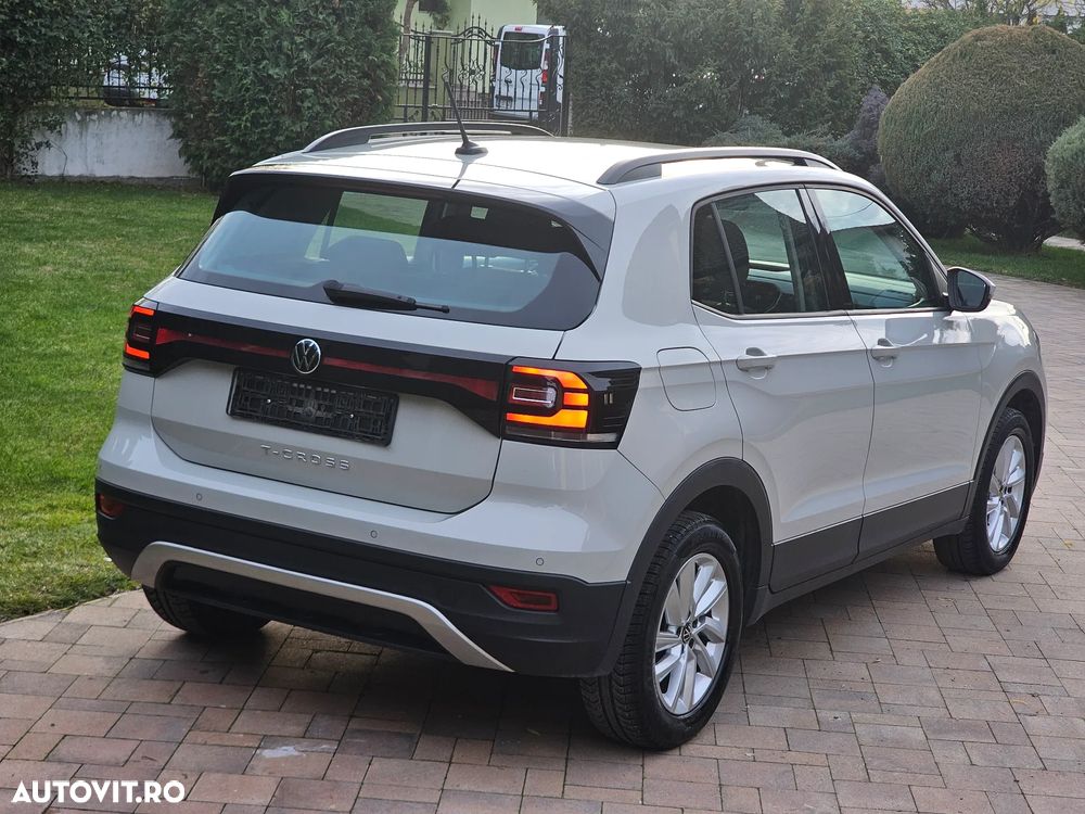 Volkswagen T-Cross - 12