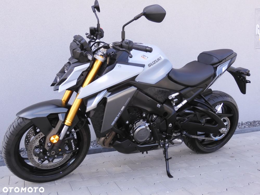 Suzuki GSX 1000 - 27