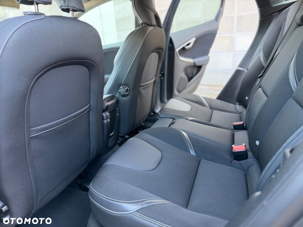 Volvo V40 - 18