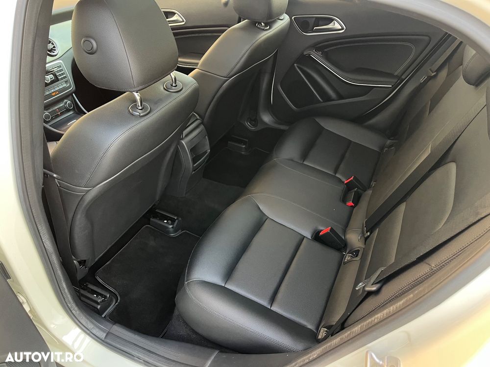 Mercedes-Benz GLA 200 7G-DCT - 10