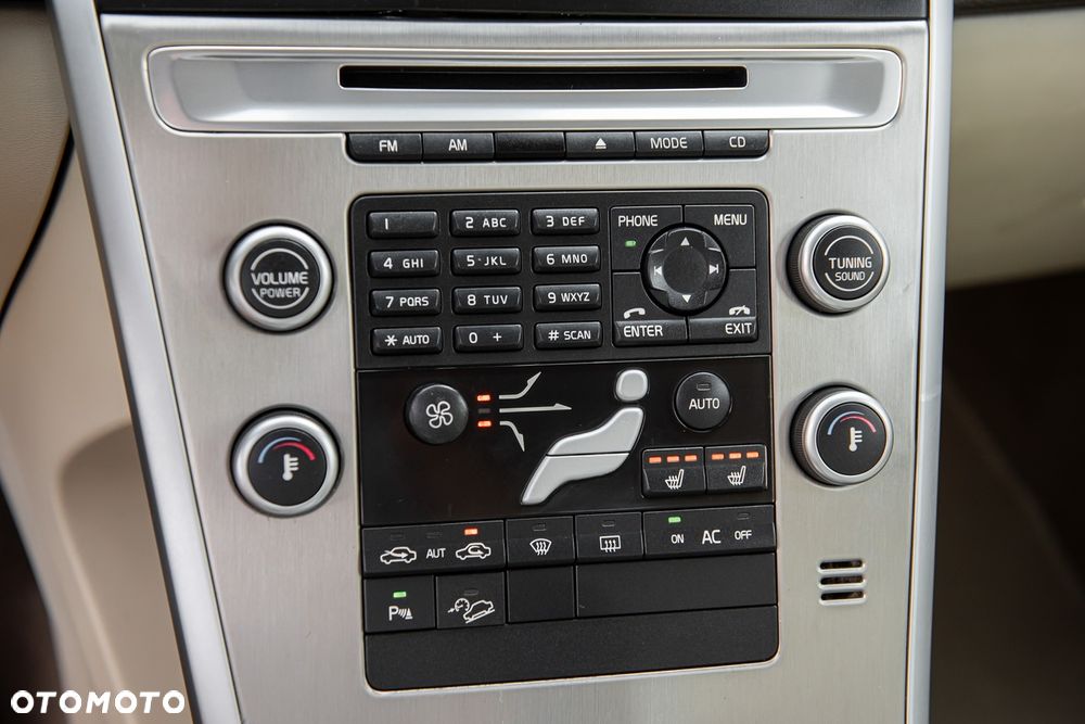 Volvo XC 60 D5 AWD Momentum - 24