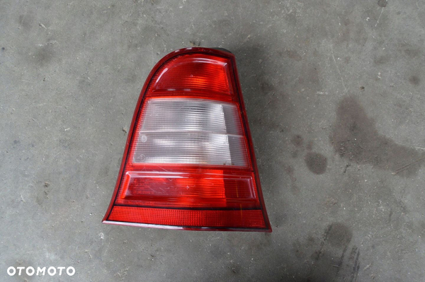 LAMPA PRAWA TYŁ Mercedes-Benz C W202 S202