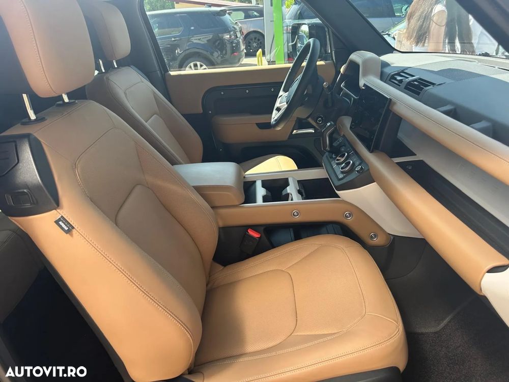 Land Rover Defender - 12