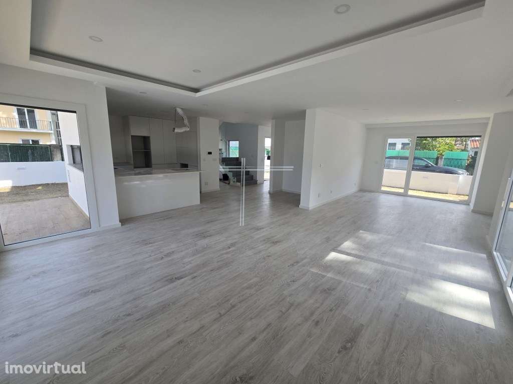 Moradia isolada T3, arquitetura contemporânea com piscina - Aroeira - Grande imagem: 3/20