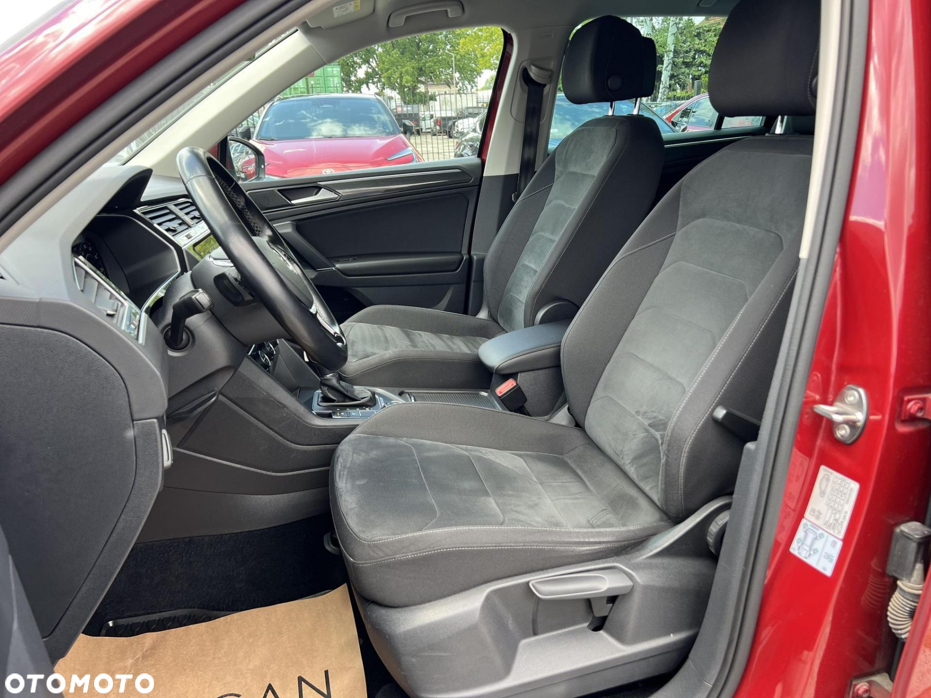 Volkswagen Tiguan - 12