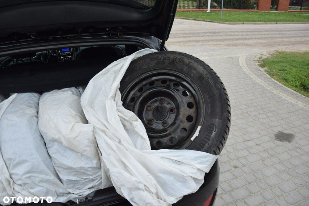 Hyundai i30 blue 1.4 Style - 16