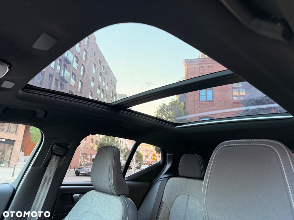 Volvo XC 40 B5 B AWD Momentum Pro - 23
