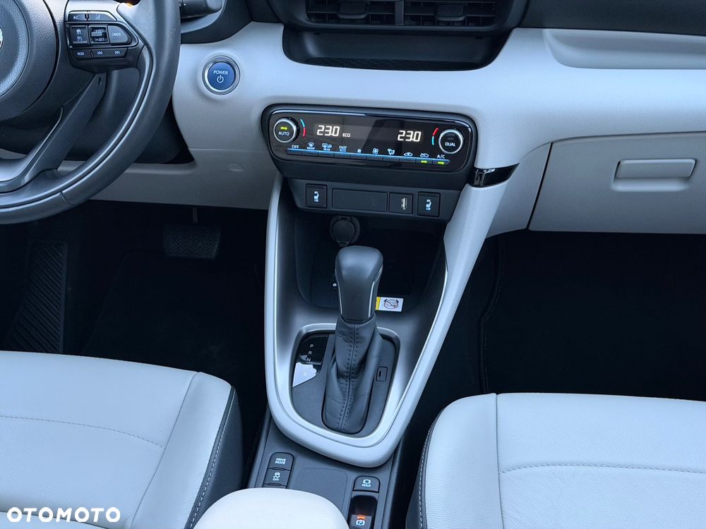 Toyota Yaris Hybrid 1.5 Executive - 14