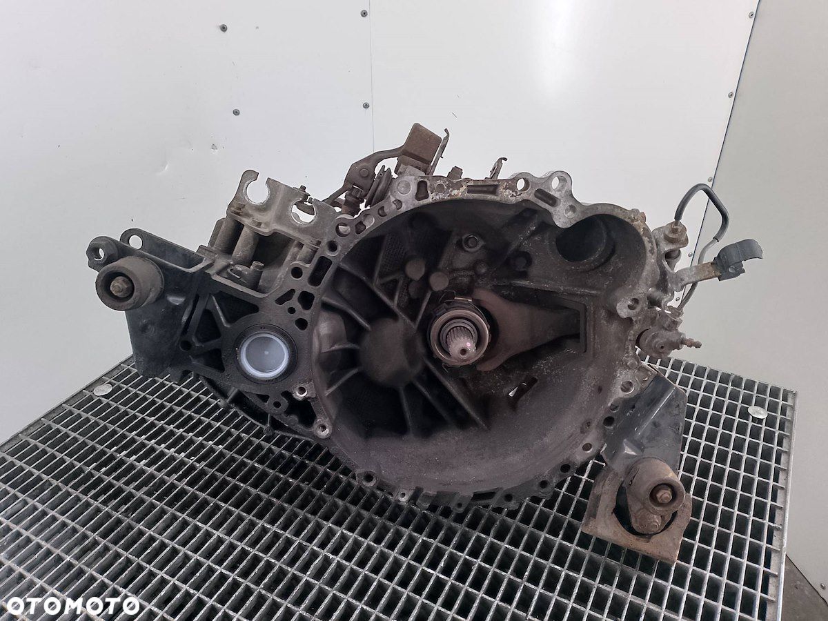 SKRZYNIA BIEGÓW MANUALNA TOYOTA COROLLA VERSO I 2.0 D4D - 1