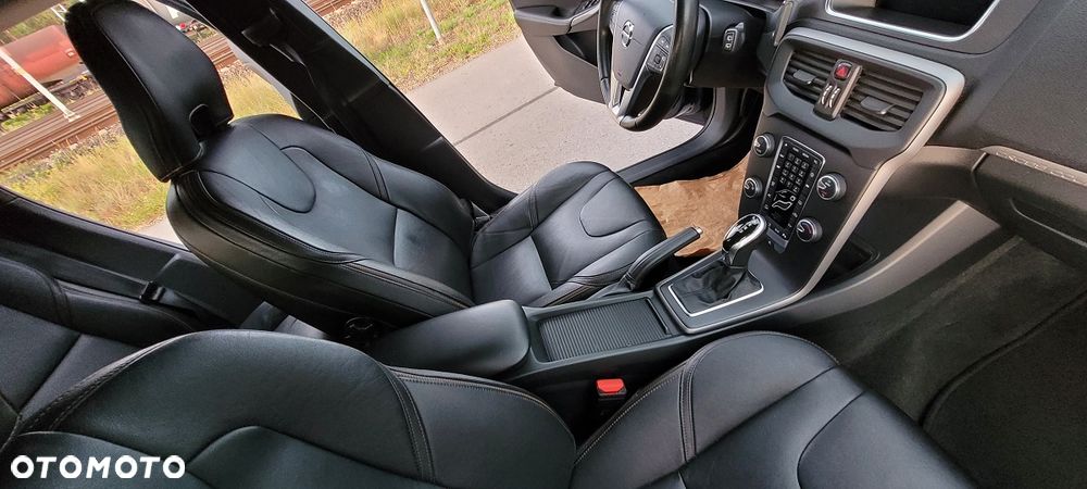 Volvo V40 Cross Country - 18