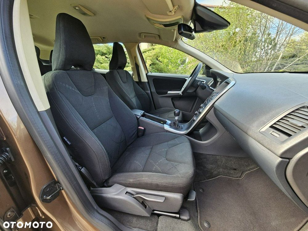 Volvo XC 60 D3 Momentum - 10