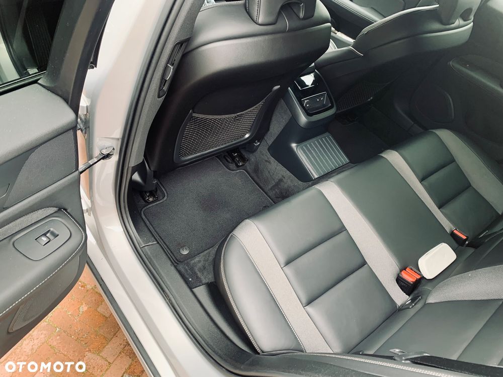 Volvo V60 T6 AWD Recharge Plus Dark - 6