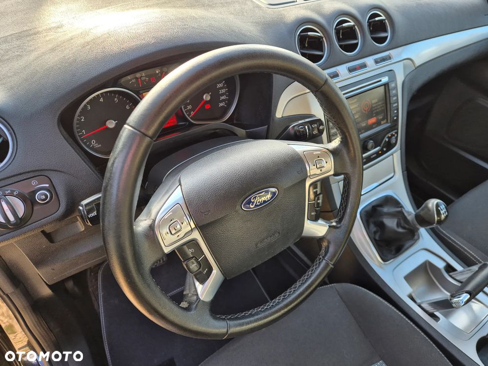 Ford Galaxy 2011 photo 5