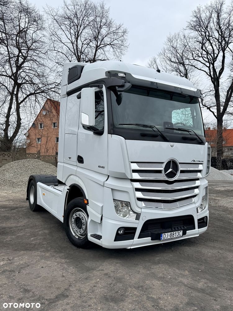 Mercedes-Benz Actros - 3
