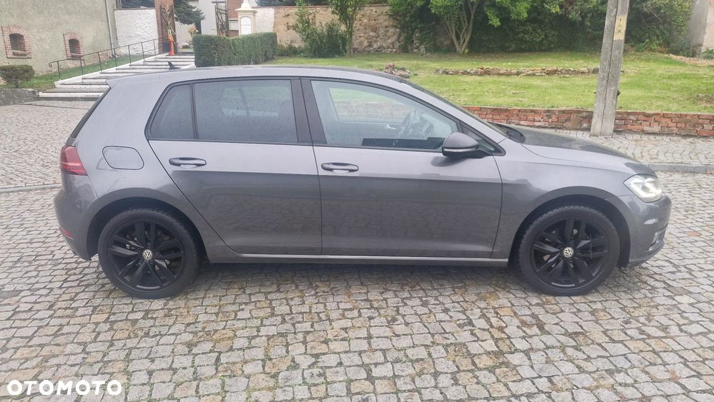 Volkswagen Golf - 6
