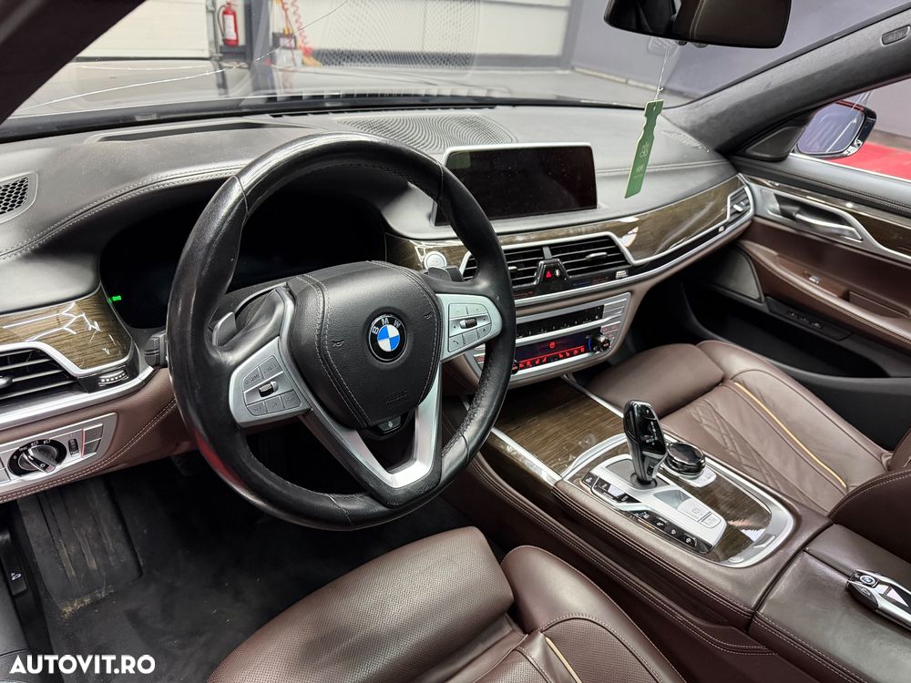 BMW Seria 7 745Le xDrive - 12