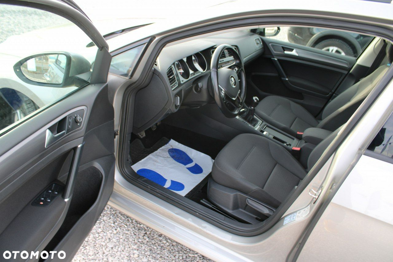 Volkswagen Golf - 21