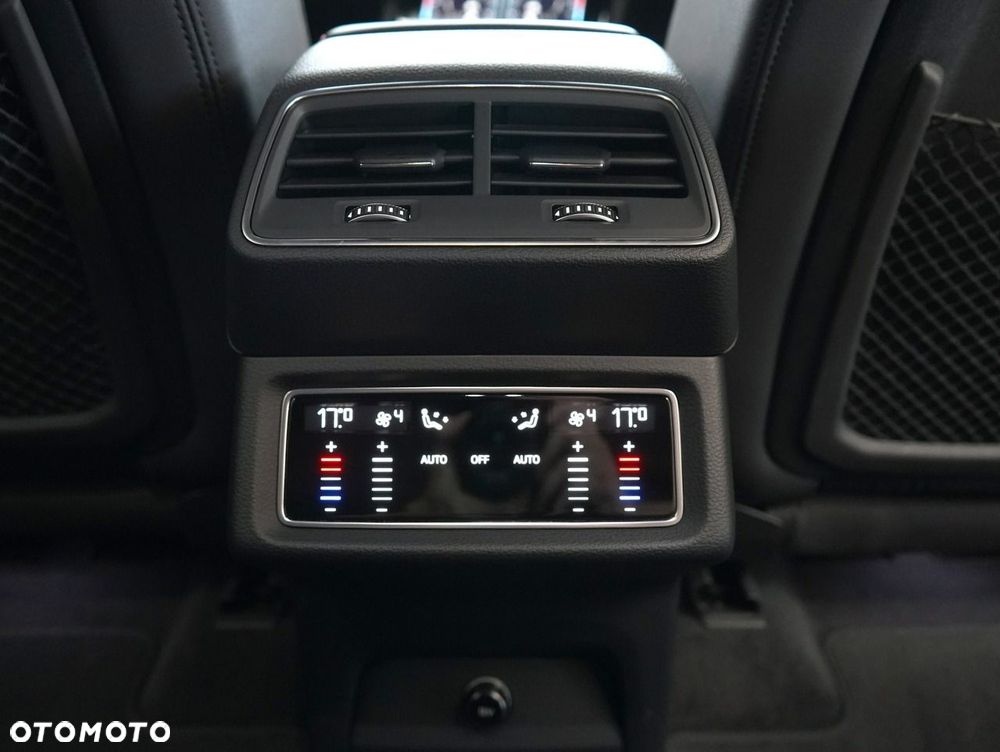 Audi Q8 e-tron - 30