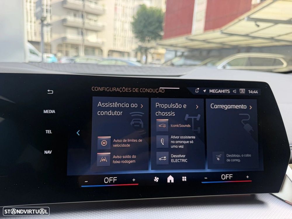 BMW 225xe Active Tourer e xDrive Pack Desportivo M - 42