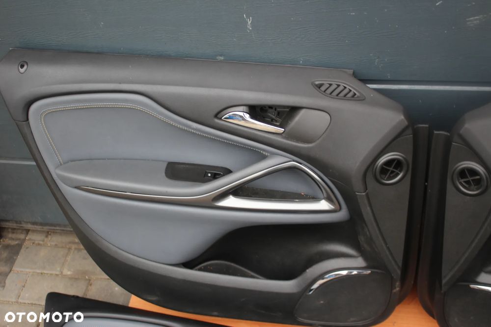 KOMPLET PRZEKŁADKA FOTELE BOCZKI PLASTIKI WYKŁADZINA PASY OPEL ZAFIRA C 7 OSÓB PÓŁSKÓRA - 36