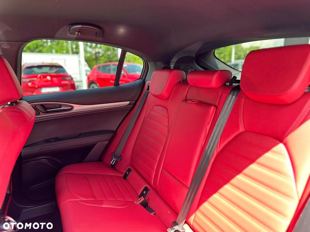 Alfa Romeo Stelvio 2.0 Turbo Veloce Q4 - 12