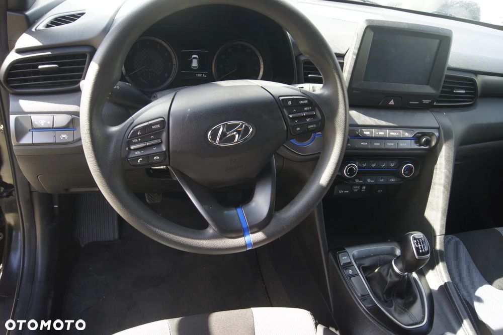 Hyundai Veloster - 12