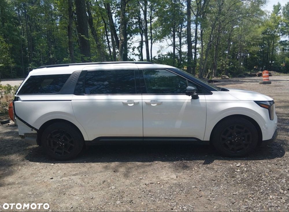 Kia Carnival - 8