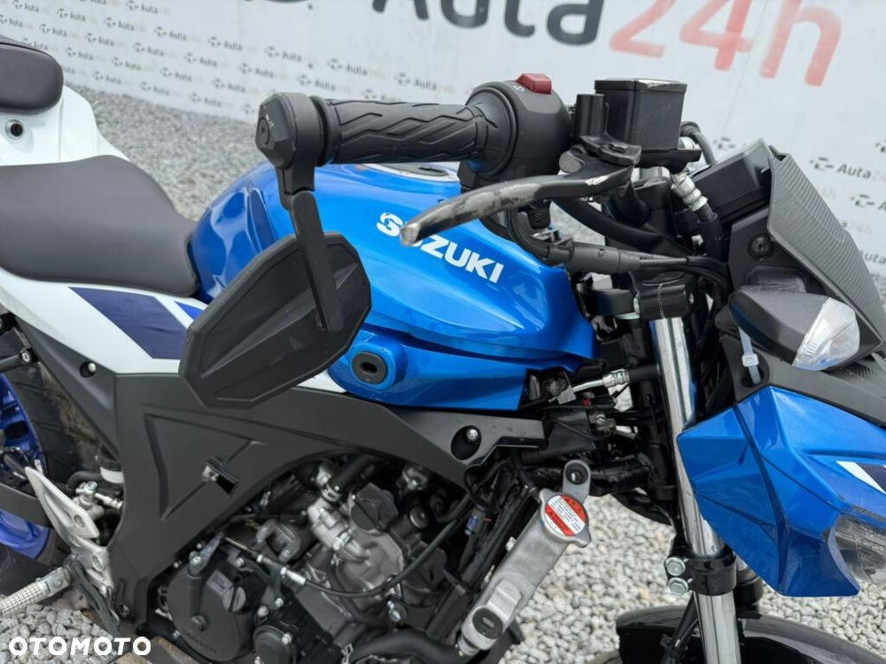 Suzuki GSX - 17