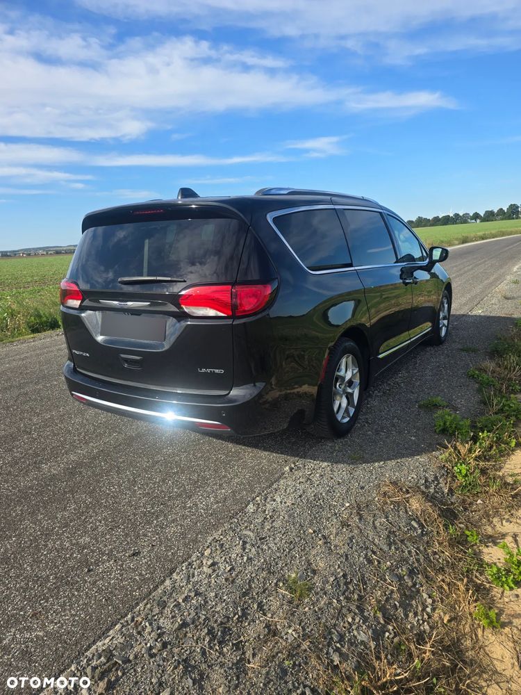 Chrysler Pacifica - 3