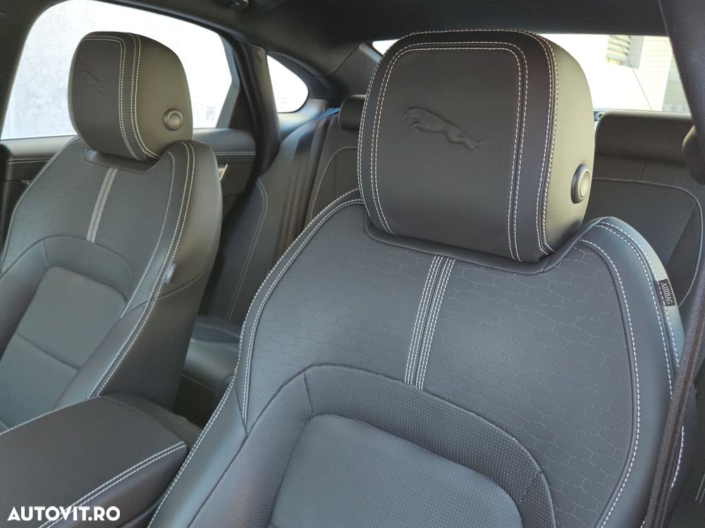 Jaguar XF P300 AWD R-Dynamic S - 18