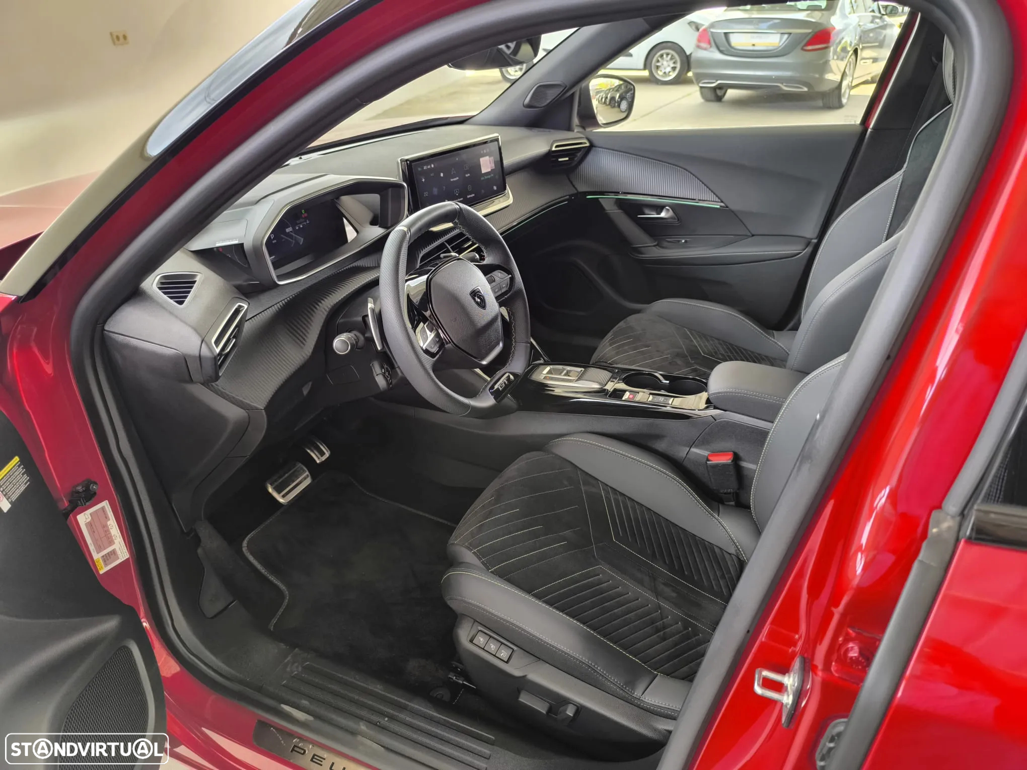 Peugeot 2008 1.2 PureTech GT EAT8 - 9