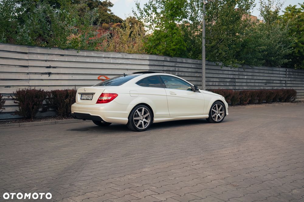 Mercedes-Benz Klasa C 250 CGI BlueEff - 16