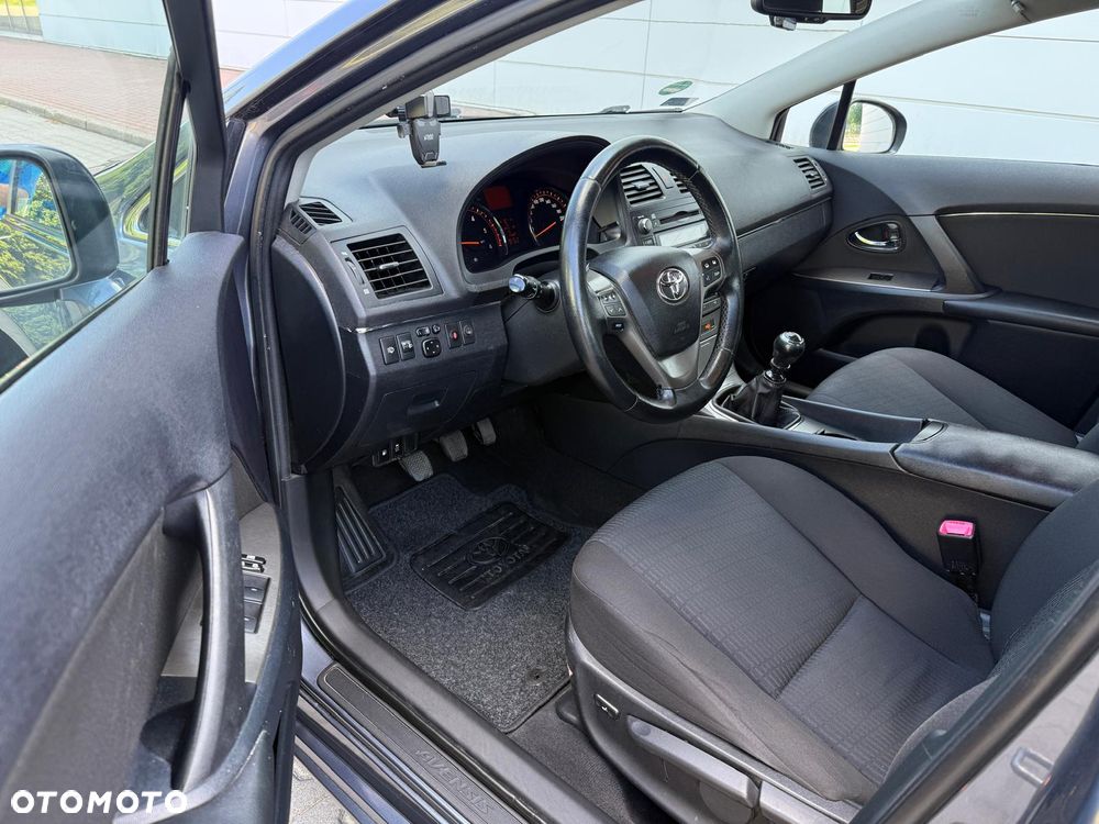 Toyota Avensis - 18
