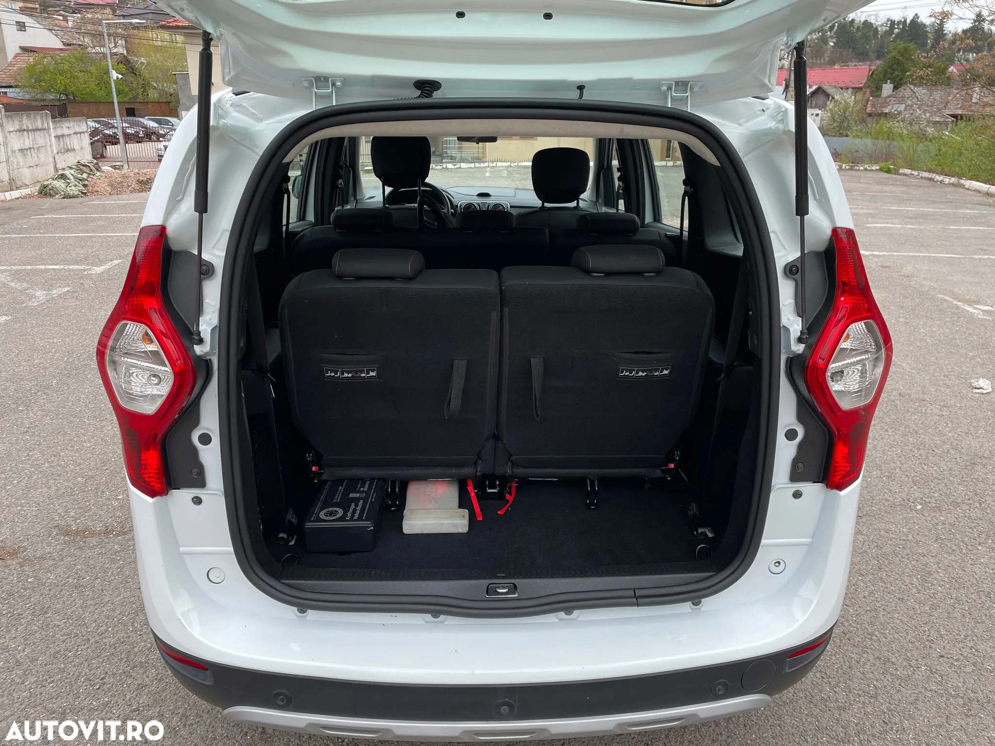 Dacia Lodgy TCe 130 GPF Stepway - 10
