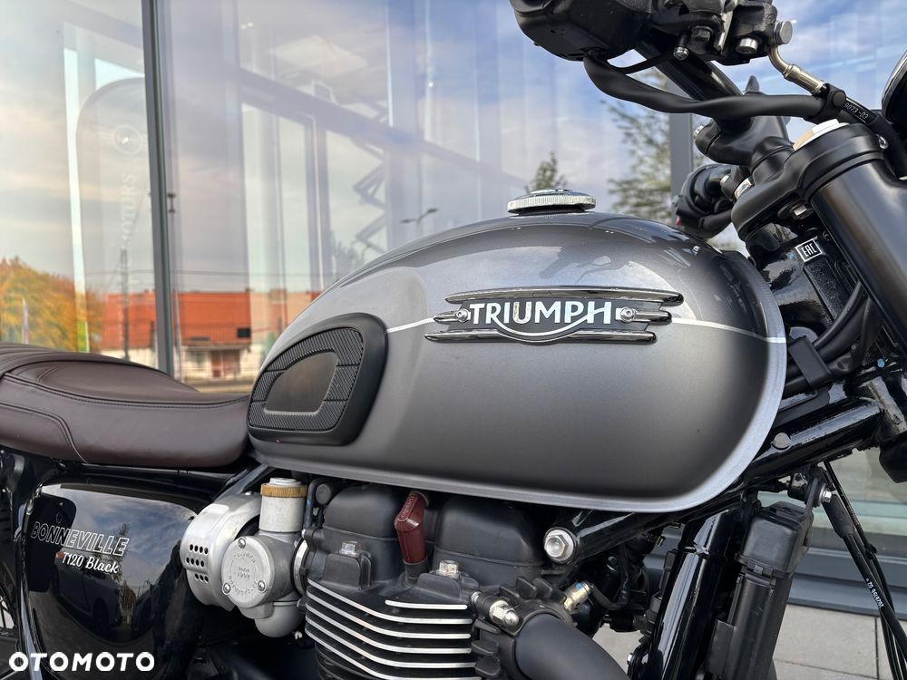 Triumph Bonneville - 8