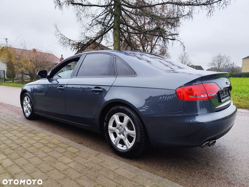 Audi A4 Limousine - 12