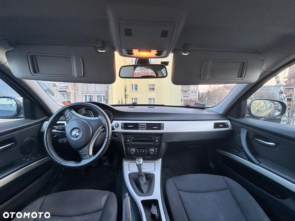 BMW Seria 3 318i - 9