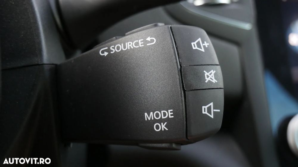 Renault Megane TCe 140 GPF INTENS - 24