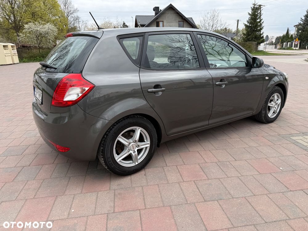 Kia Ceed 1.4 CVVT Attract - 27