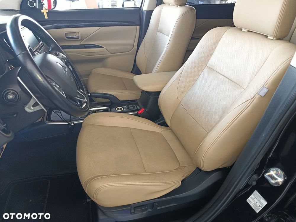 Mitsubishi Outlander - 13