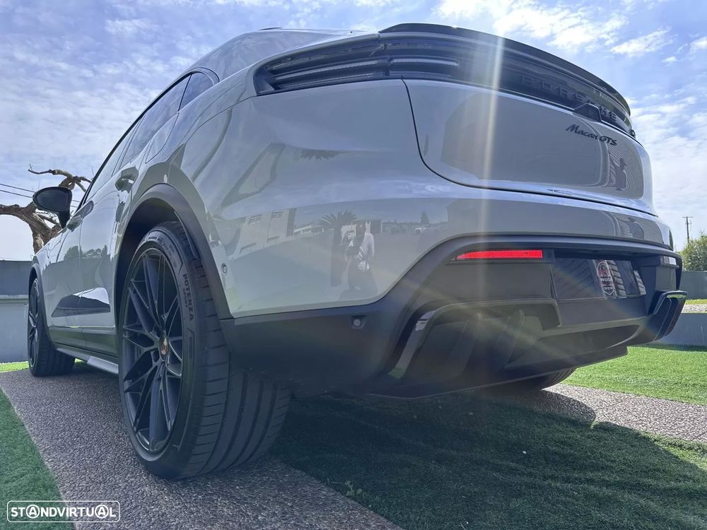 Porsche Macan Electric GTS - 16