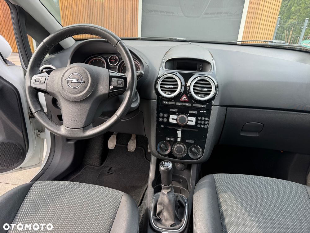 Opel Corsa 1.4 16V Cosmo - 8