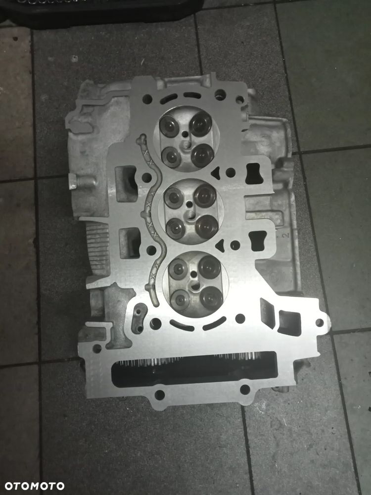 głowica citroen peugeot 1.2 thp 9808067110 po regeneracji - 1