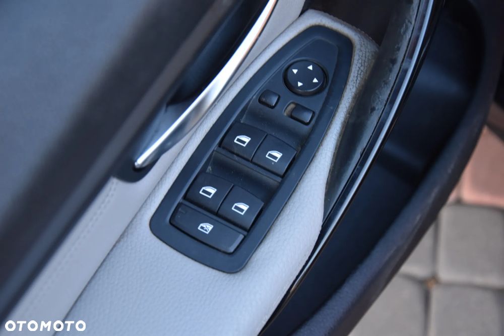 BMW Seria 3 320d Sport Line - 28