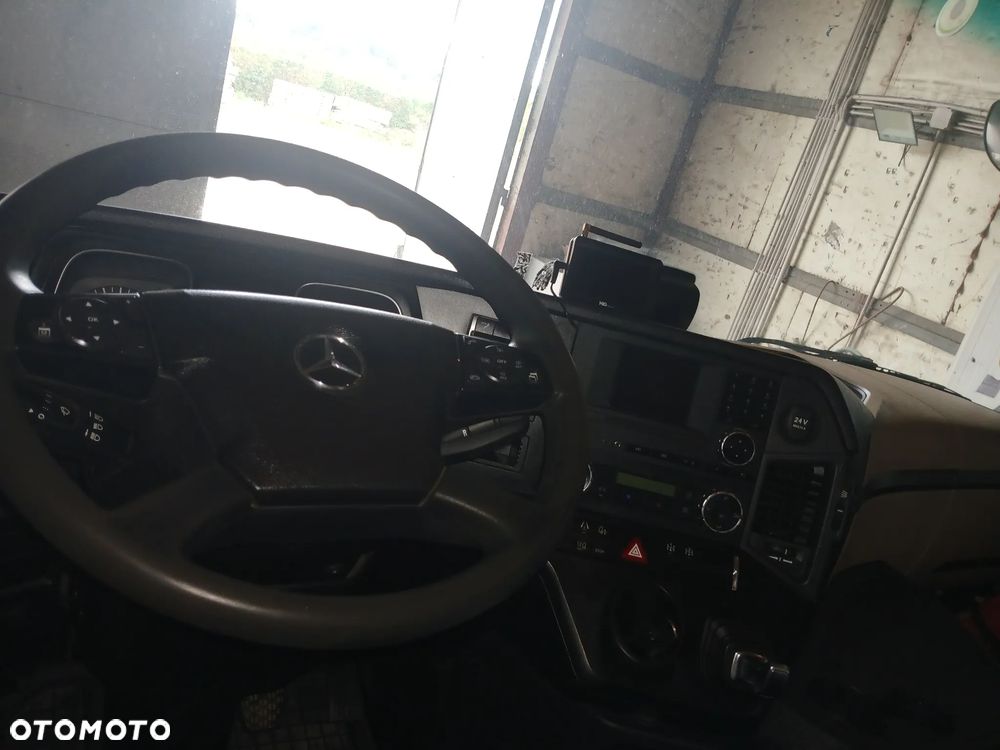 Mercedes-Benz Actros - 21