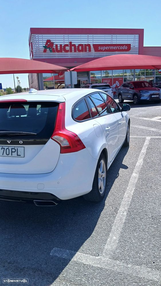 Volvo V60 2.0 D3 Momentum Geartronic - 5